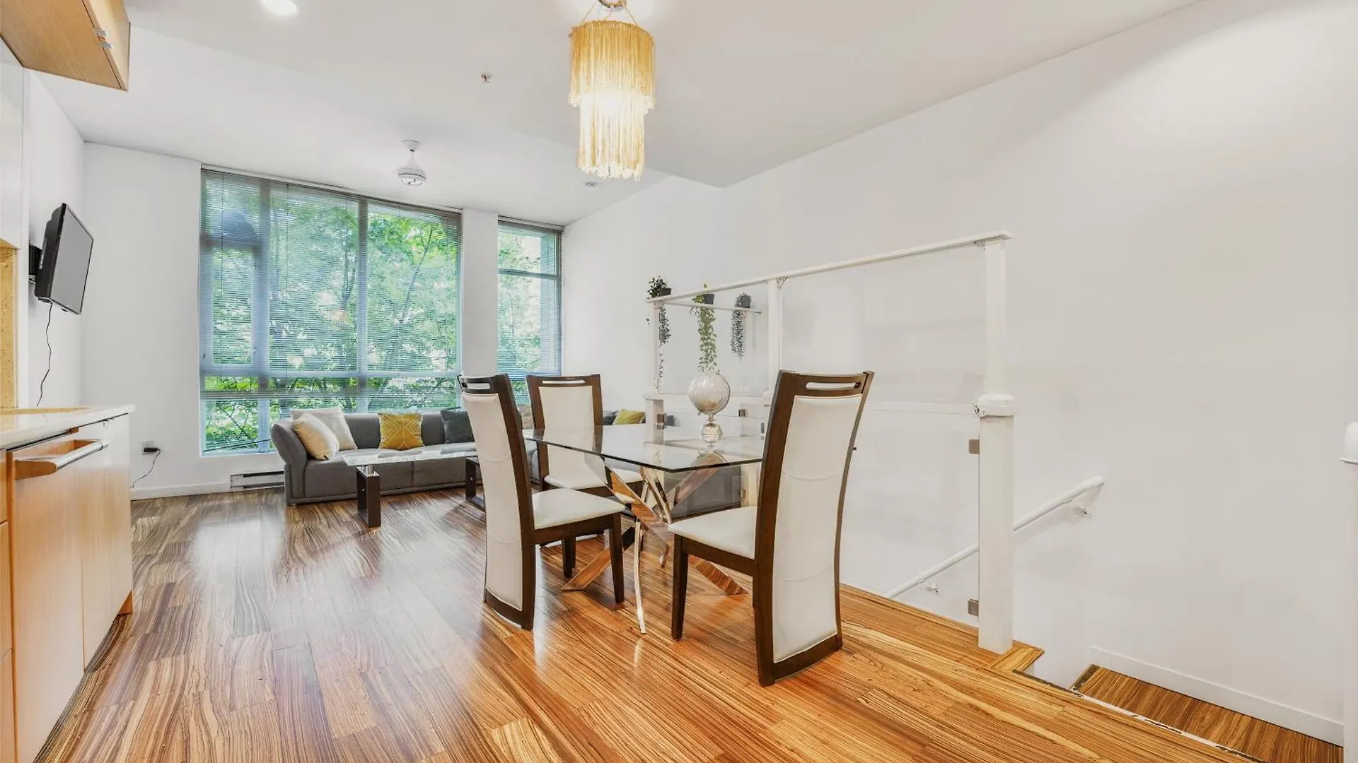 Apartamento New Listing! Stellar 2 Bedroom Duplex In The Heart Of Downtown With Fireplace Vancouver