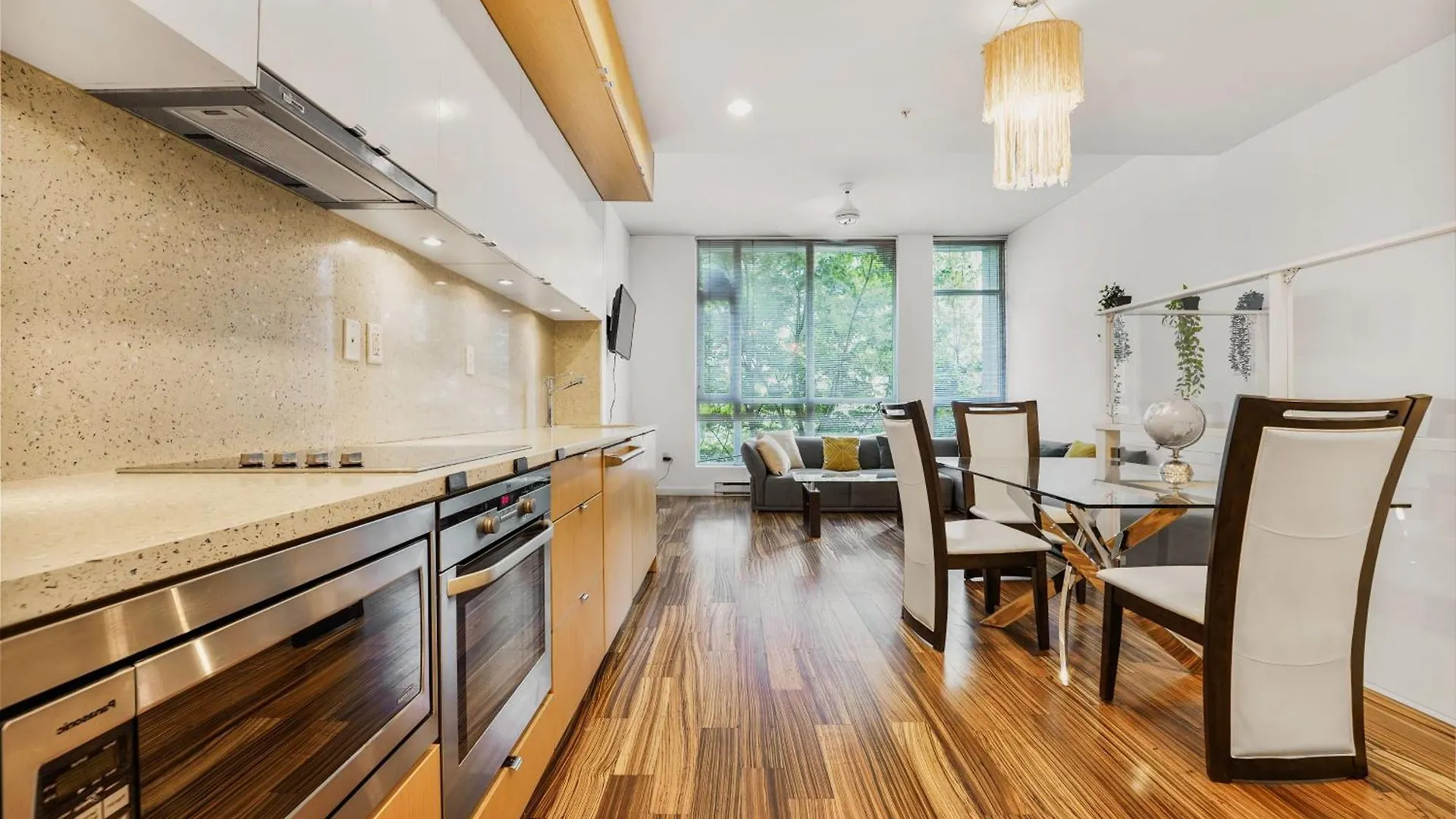 New Listing! Stellar 2 Bedroom Duplex In The Heart Of Downtown With Fireplace Vancouver