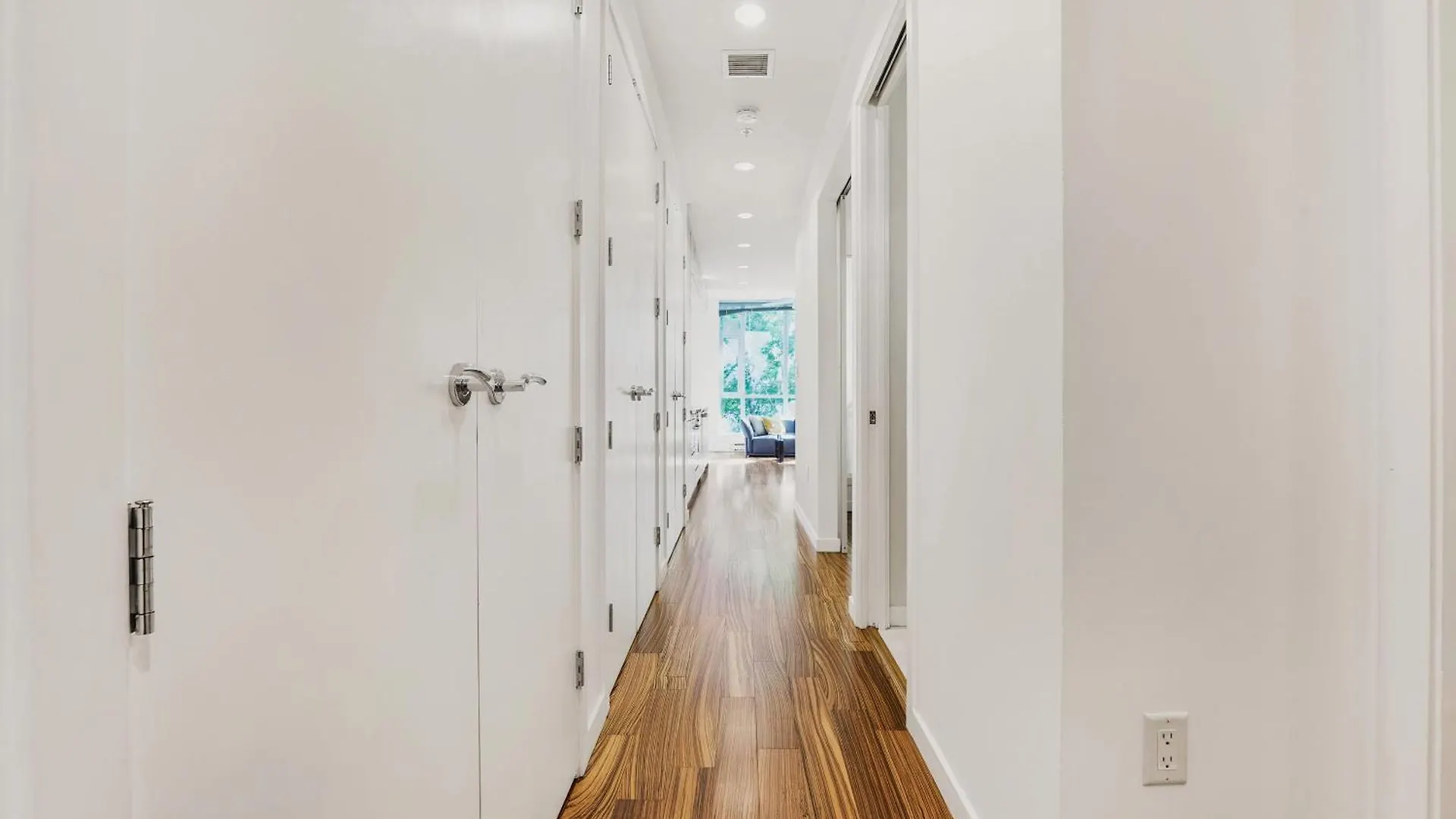 New Listing! Stellar 2 Bedroom Duplex In The Heart Of Downtown With Fireplace Vancouver Canadá