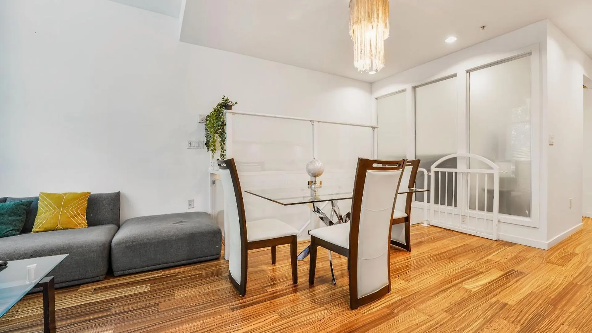 New Listing! Stellar 2 Bedroom Duplex In The Heart Of Downtown With Fireplace Vancouver